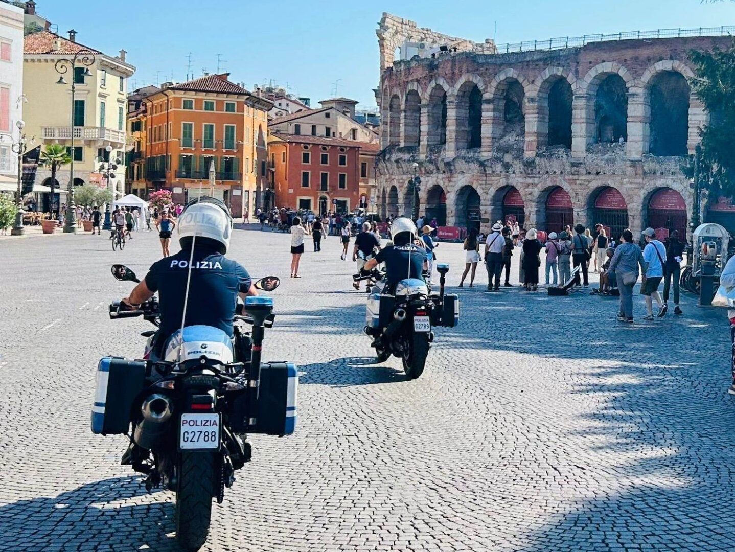 polizia verona piazza bra poliziotti agenti sicurezza arena