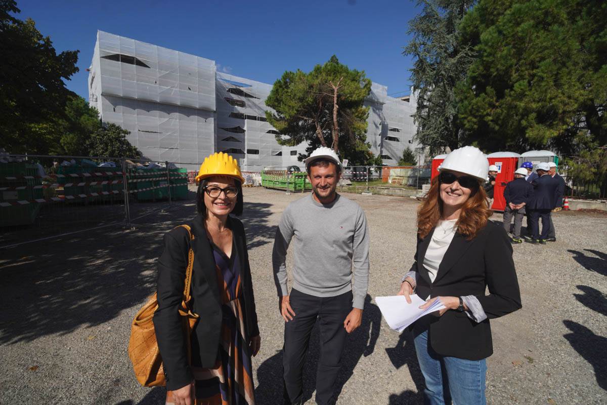 Cantiere Agec Case Azzolini di Borgo Roma. Anita Viviani, Federico Benini, Lorenza Santolin