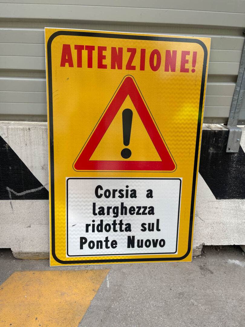 Ponte Nuovo - aperta corsia cartello corsia ridotta
