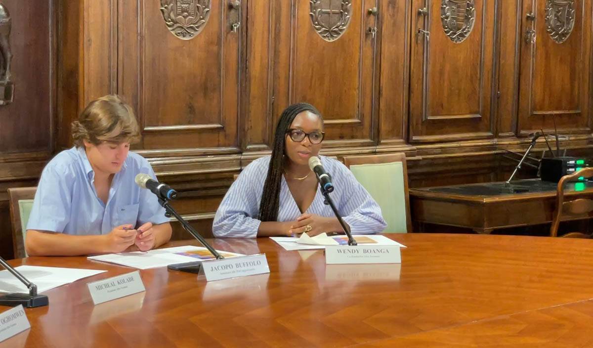 Al centro Wendy Baonga, A sinistra l'assessore di Verona Jacopo Buffolo