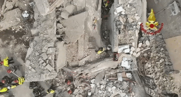 esplosione saviano napoli vigili del fuoco