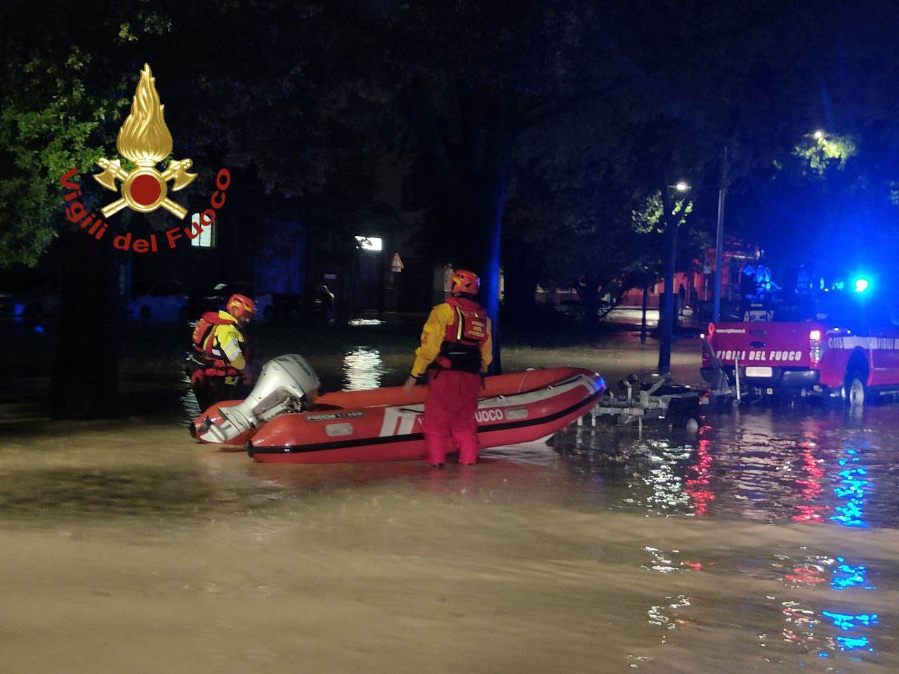 vigili del fuoco alluvione emilia romagna