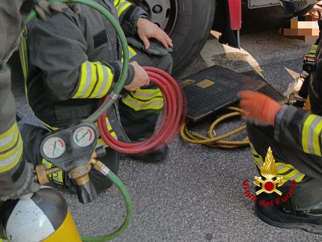 Vigili del fuoco - investita camion