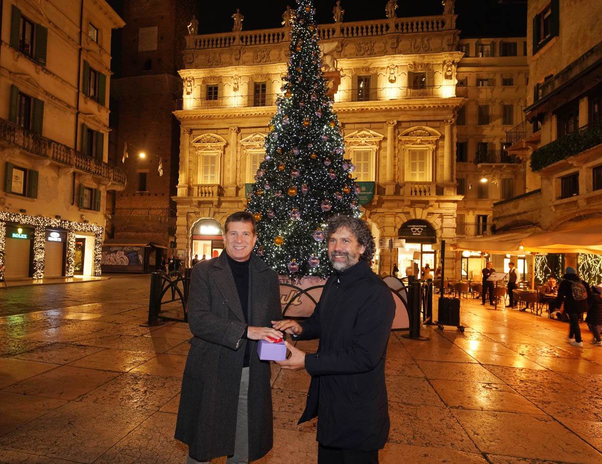 Accensione alberi Bauli a Verona (25-11-2024)