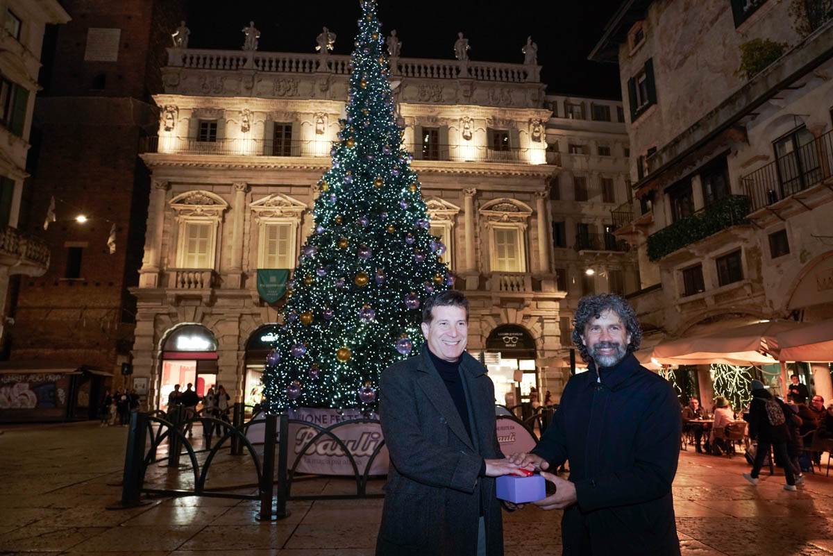 Accensione alberi Bauli a Verona (25-11-2024)