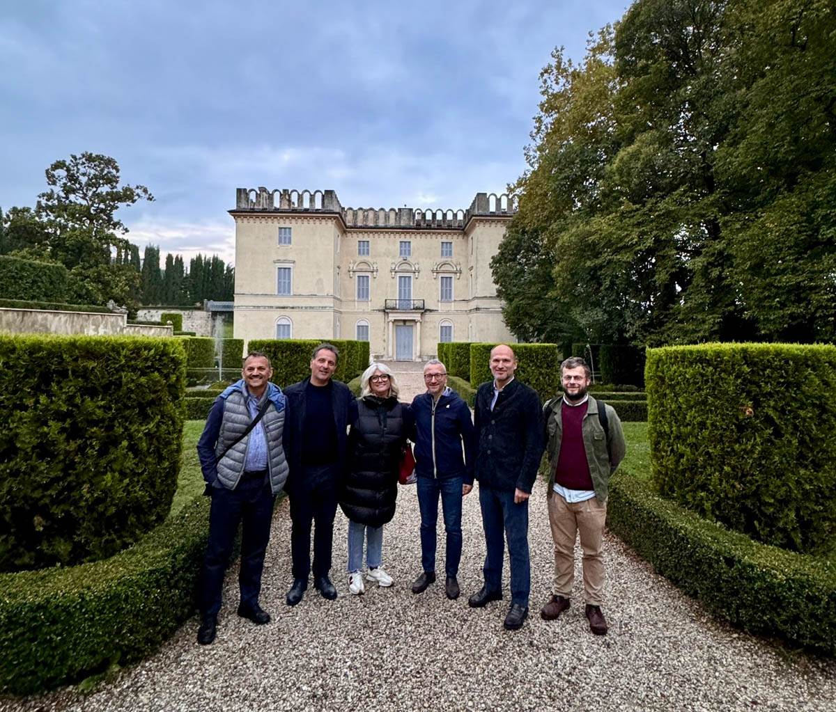 Chiacchiere in giardino - Pojega