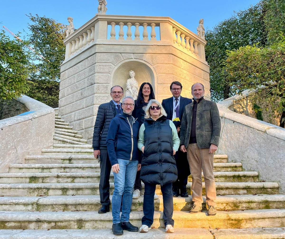Chiacchiere in giardino - Pojega