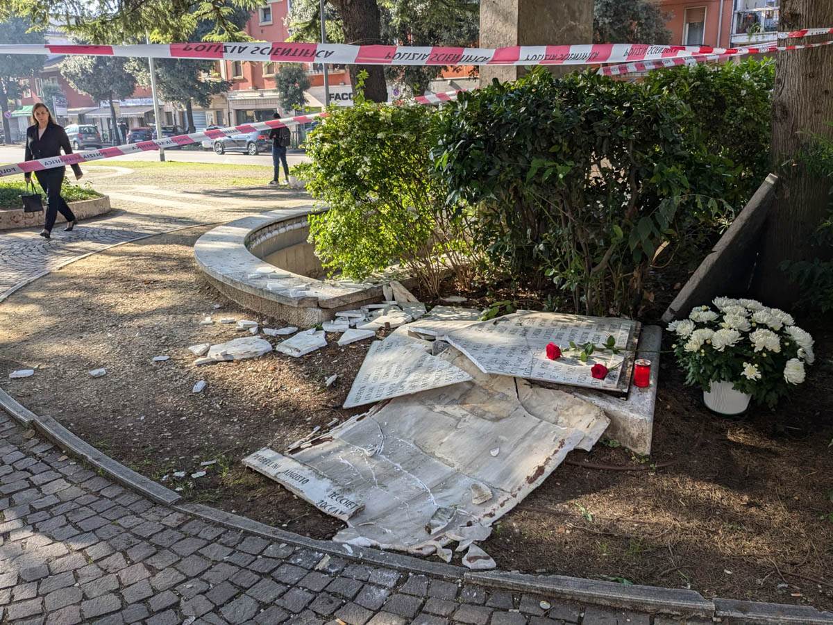 Lapide Caduti Cadidavid vandalizzata