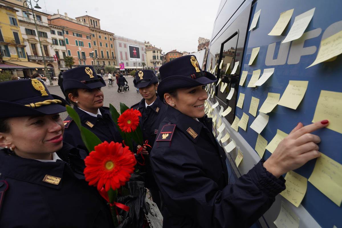 Polizia di Stato - Campagna "Questo non è amore"