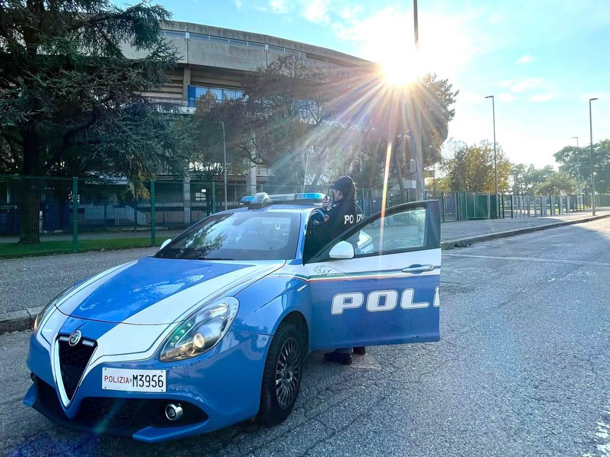 Polizia di Stato - controlli zona stadio Verona