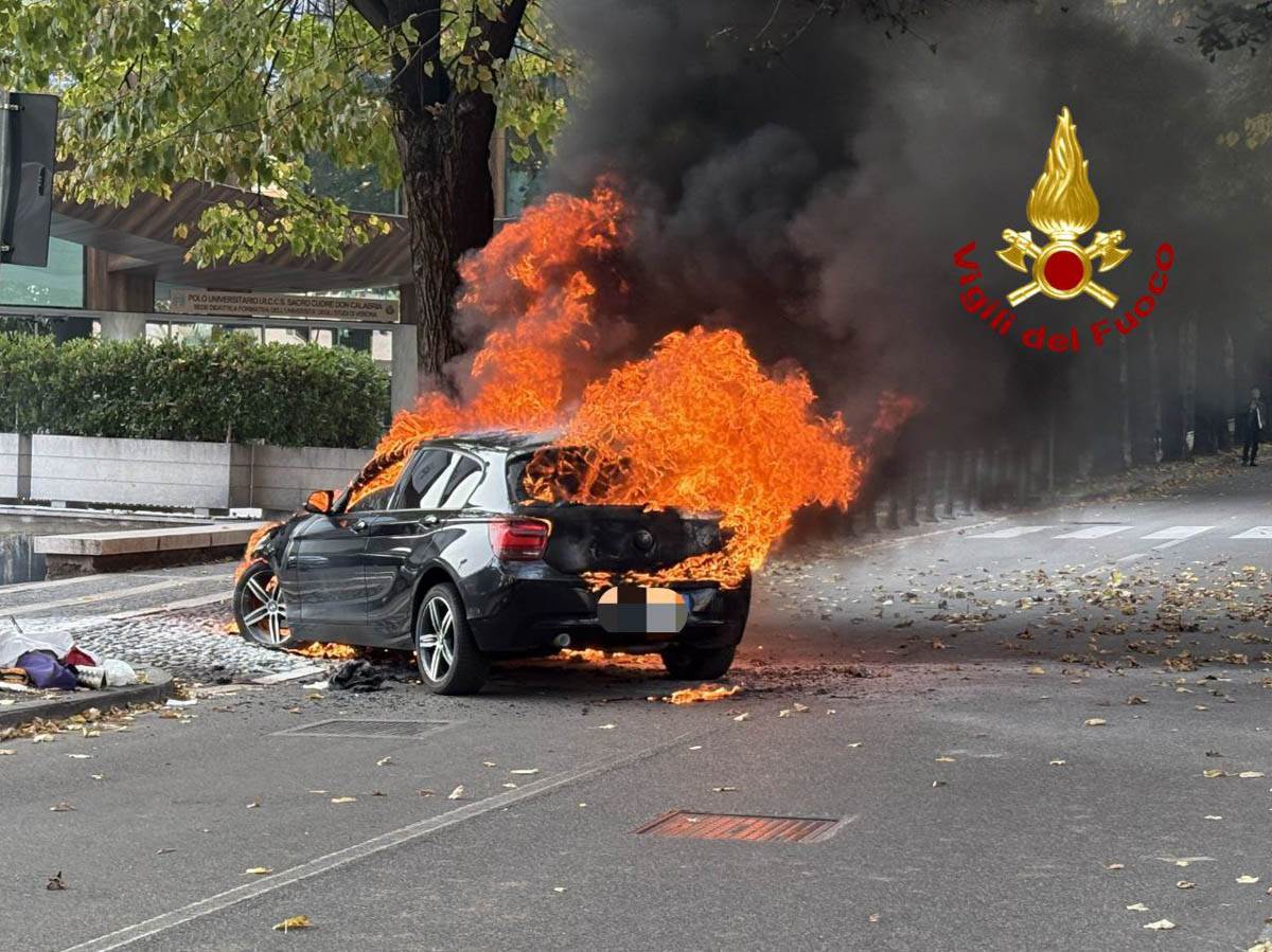 Intervento dei vigili del fuoco per incendio di un'auto a Negrar di Valpolicella