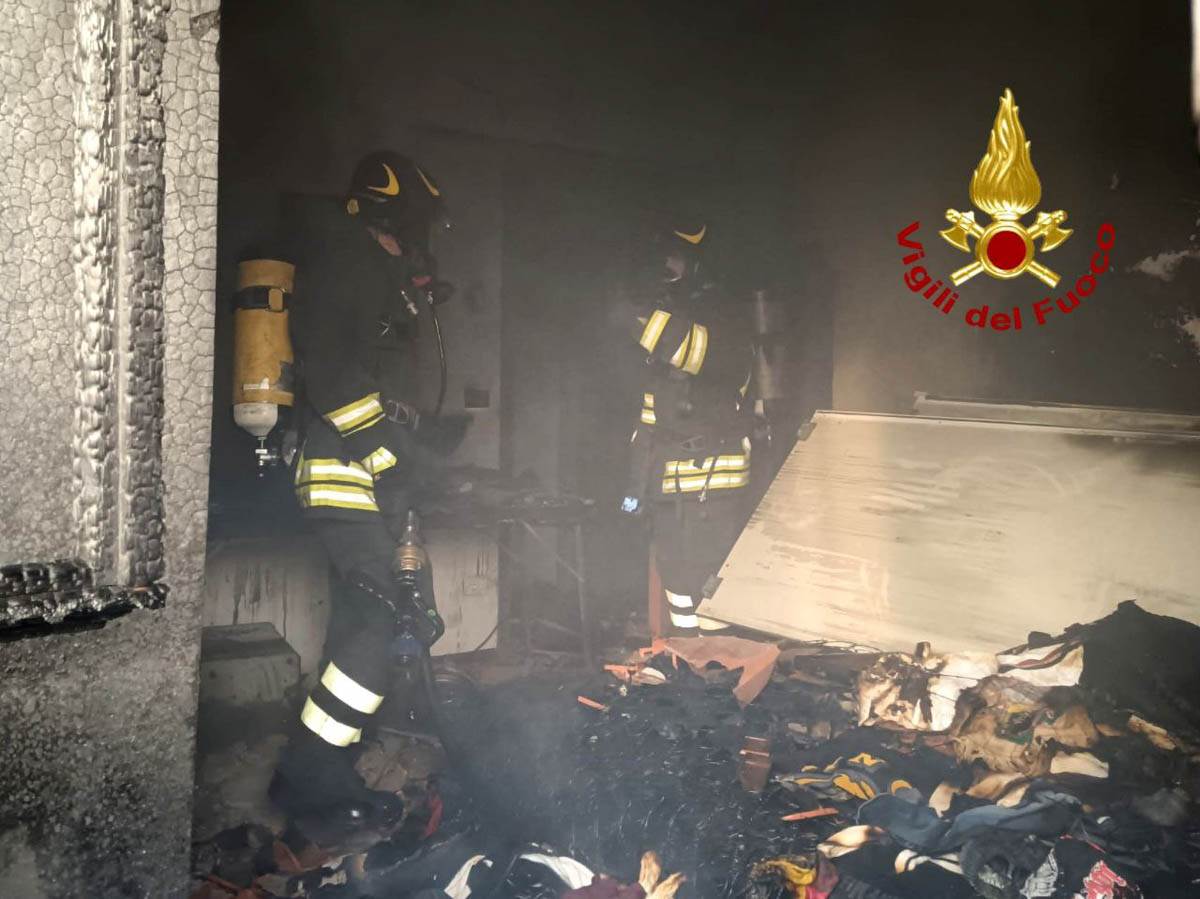 Vigili del fuoco - Intervento per incendio condominio Borgo Nuovo