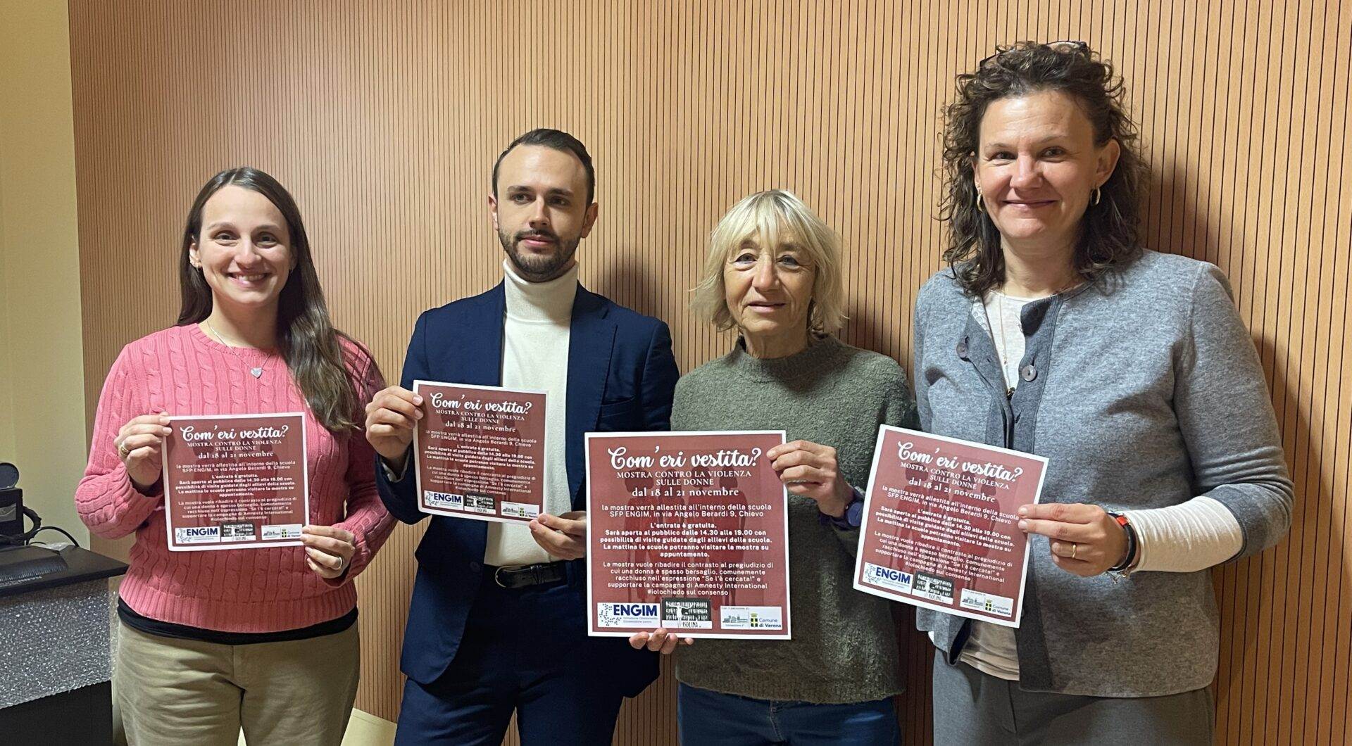 com'eri vestita mostra