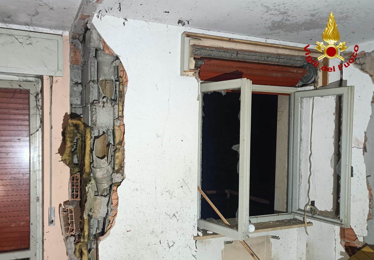 esplosione ronco all'adige incendio