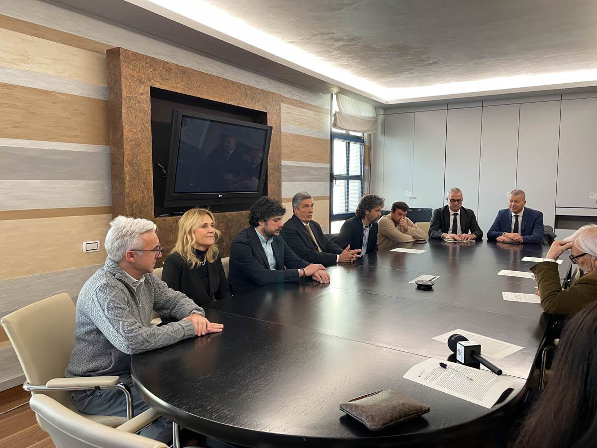 Amia presentazione firma contratti