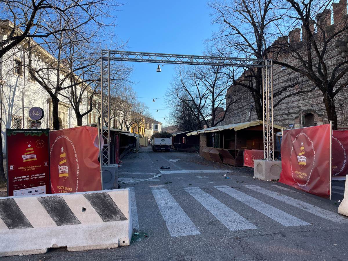 Mercatini Natale Verona 2024 - Disallestimento