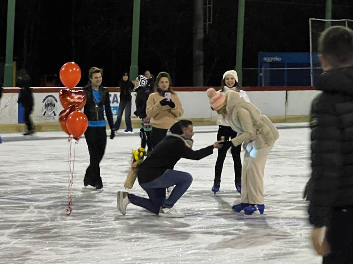 Proposta matrimonio palaghiaccio Bosco Chiesanuova
