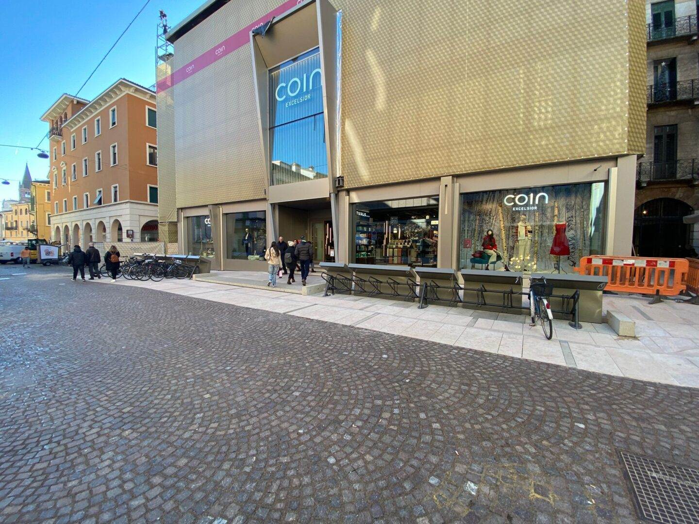 piazzetta capretto coin verona biblioteca civica