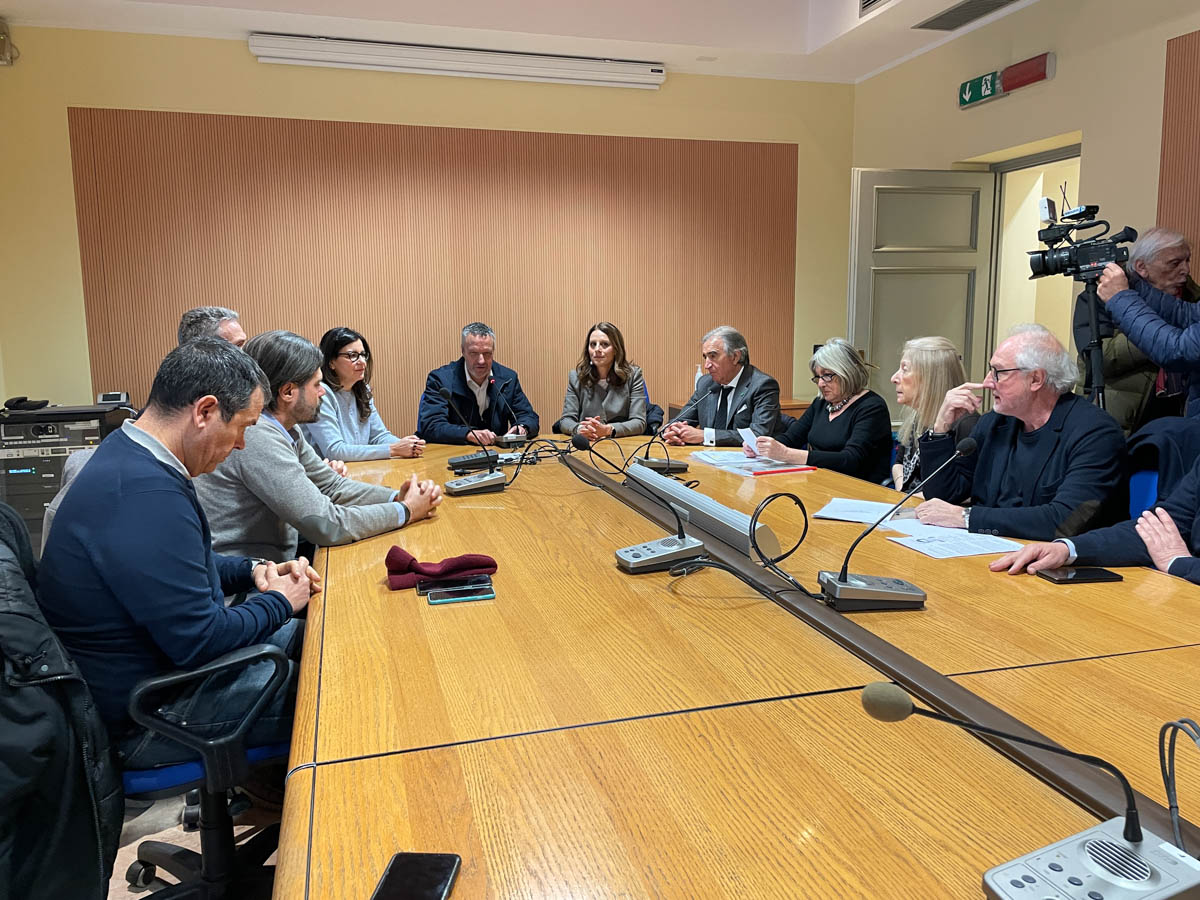 La conferenza stampa di Flavio Tosi, Forza Italia e Fratelli d'Italia contro le nuove norme per la ZTL a Verona