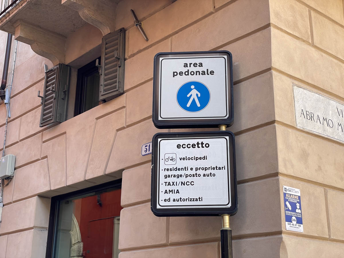 Verona - area pedonale in corso Sant'Anastasia