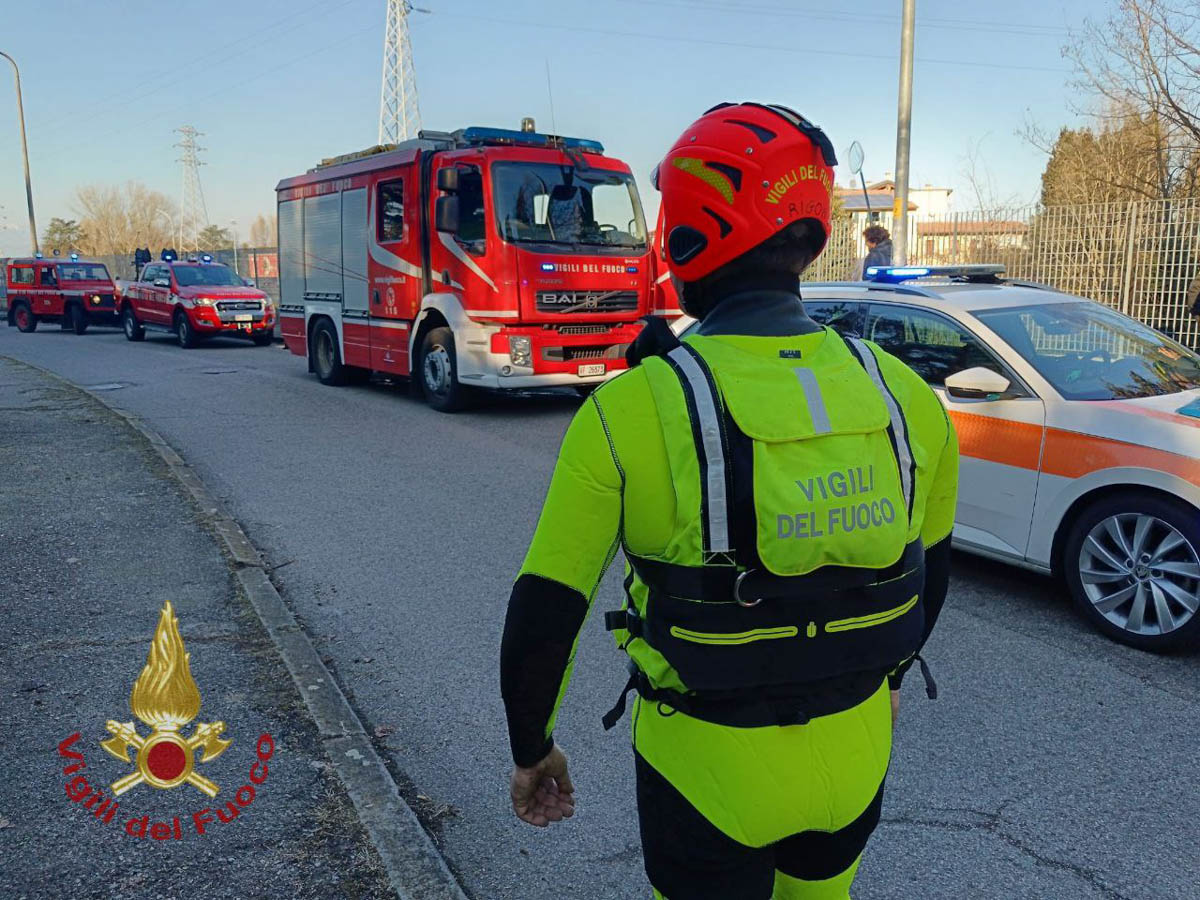 Vigili del fuoco - salvataggio canale Camuzzoni