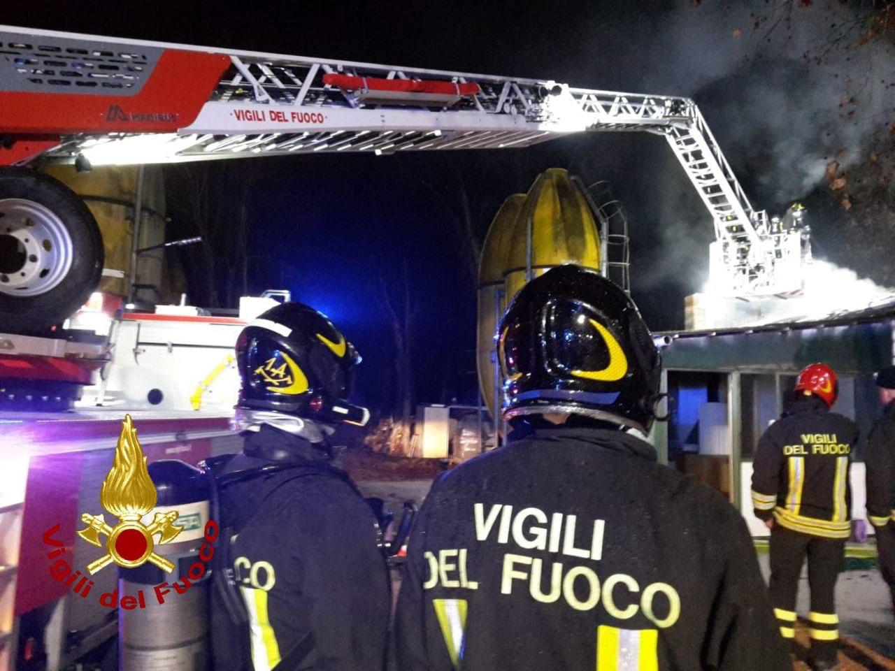 incendio san giovanni lupatoto vigili del fuoco pompieri