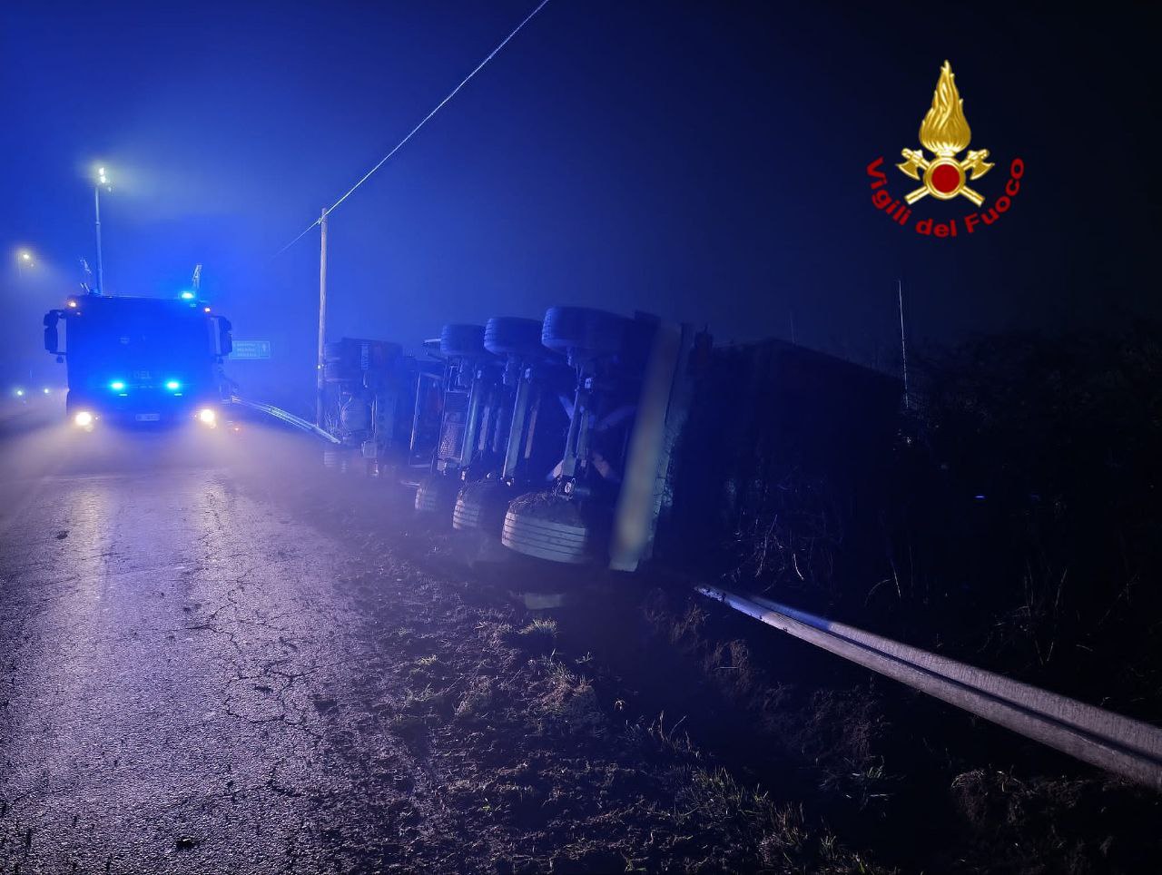 Vigili del fuoco Zevio camion fuoriuscita strada