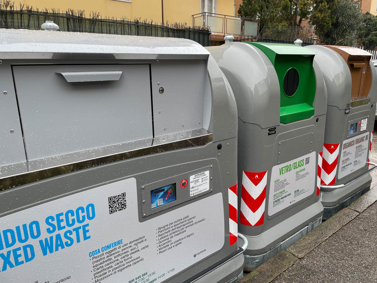 Amia - Cambio bidoni accesso controllato Biondella Borgo Venezia via Luzzatti