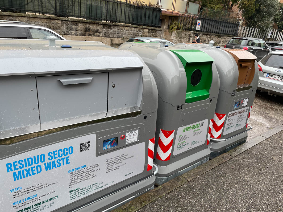 Amia - Cambio bidoni accesso controllato Biondella Borgo Venezia via Luzzatti
