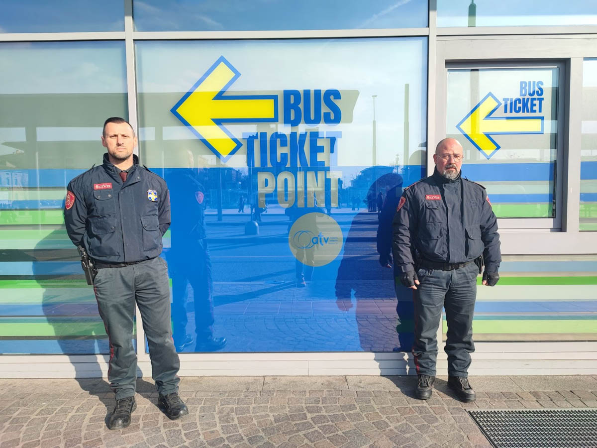 Guardie giurate biglietteria ATV piazzale stazione Porta Nuova