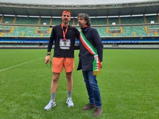 Leonardo Bonucci e il sindaco Damiano Tommasi alla Romeo&Giulietta Half Marathon 2025