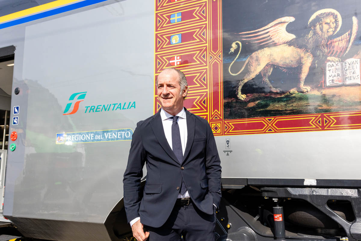 Treni Regione Veneto - consegna - Luca Zaia