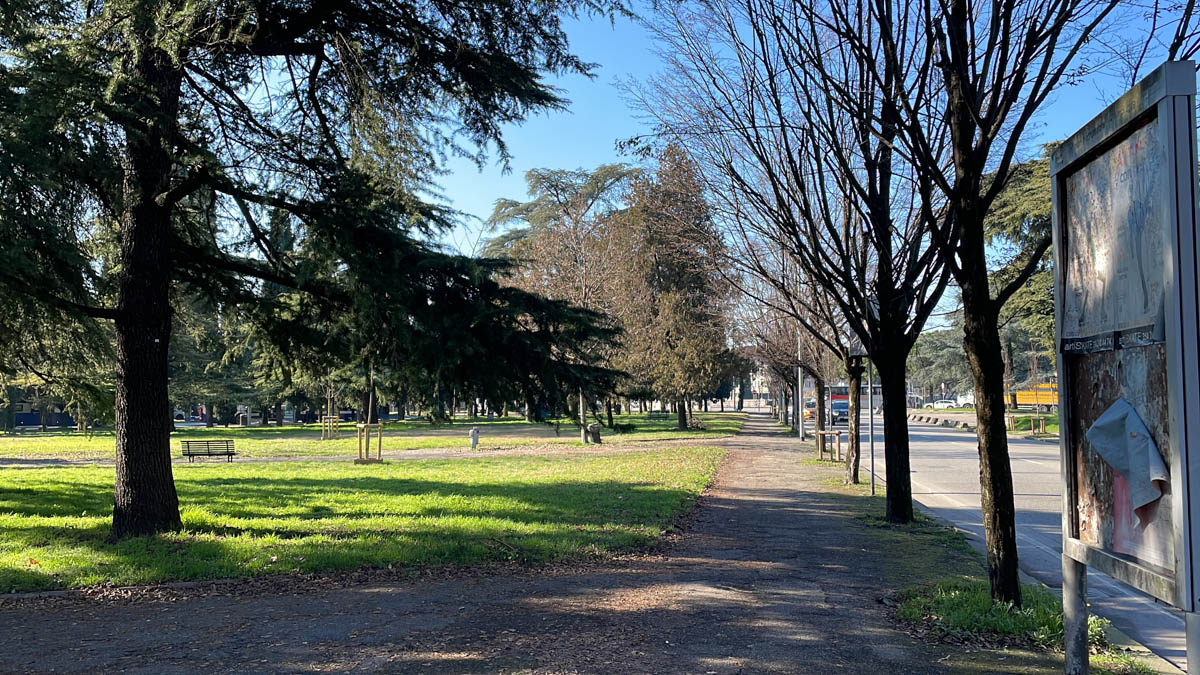Marciapiede di via Torbido, lato cimitero monumentale