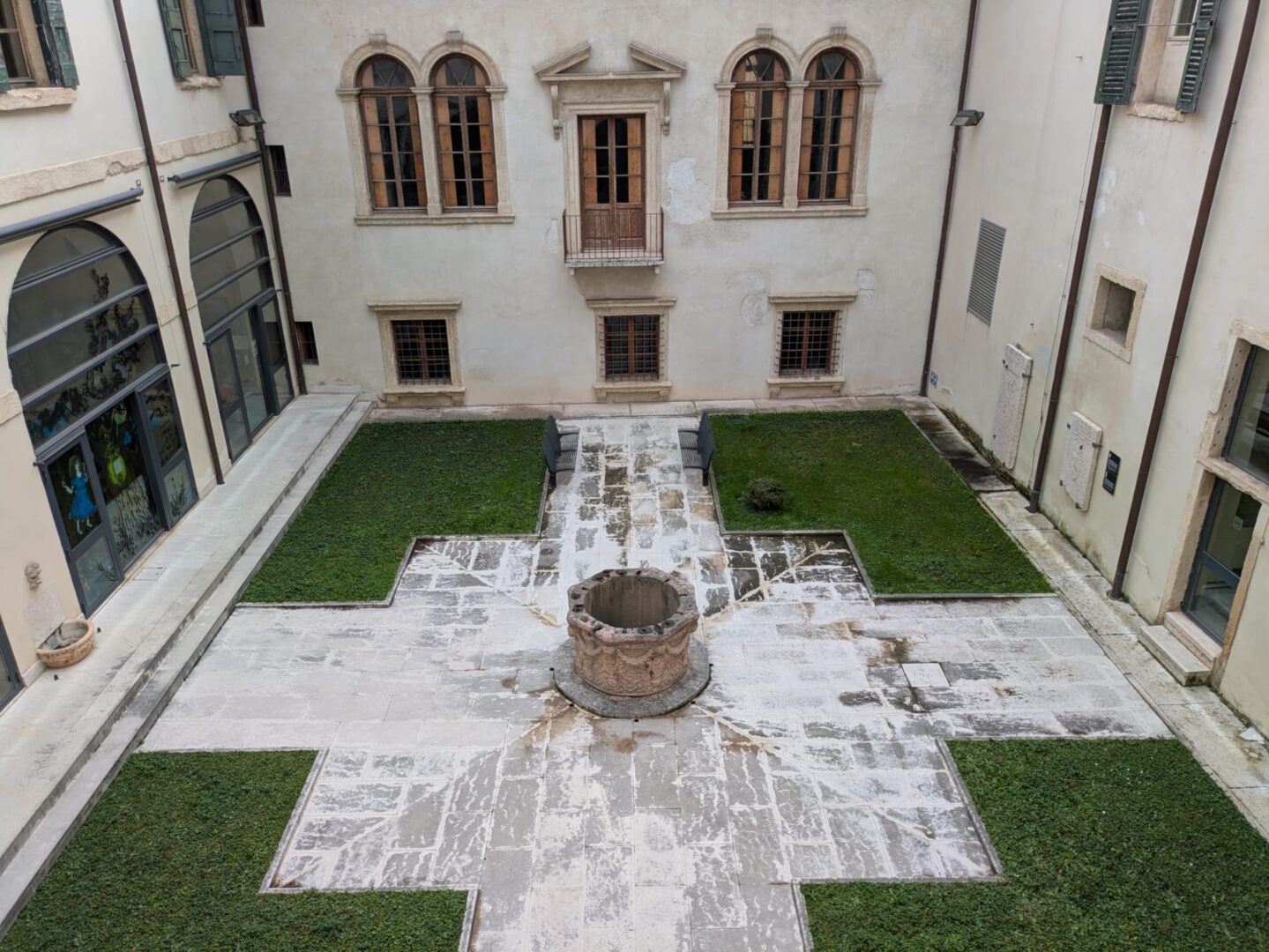 Chiostro Biblioteca Civica