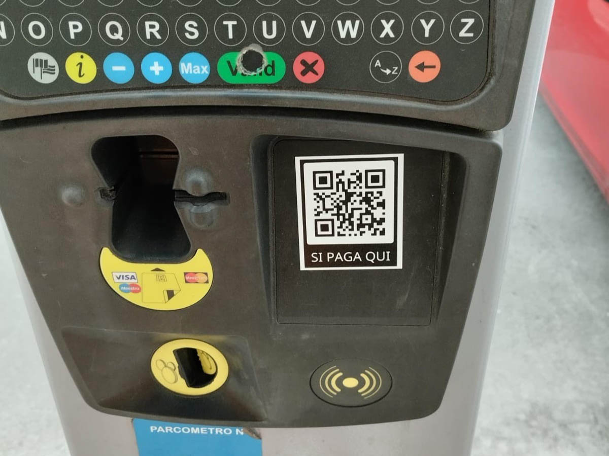 AMT3 - falso QR code su parcometro