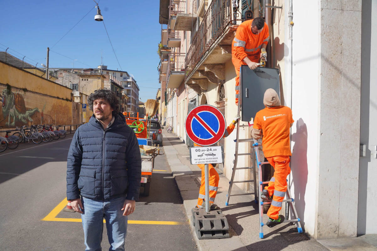L'assessore Tommaso Ferrari in via Cantarane