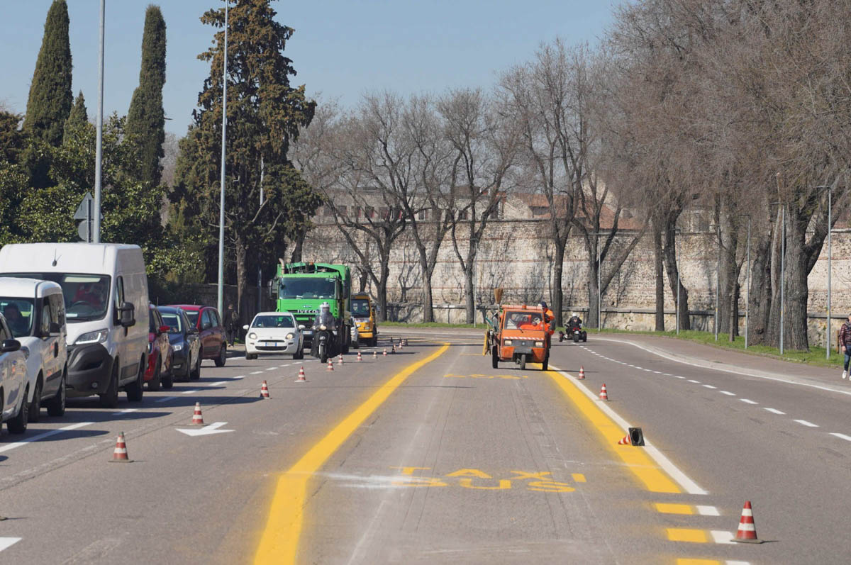 Nuova segnaletica in via Torbido