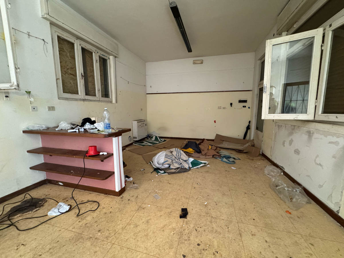 Controlli della Polizia locale di Verona nello stabile al parco Raggio di Sole