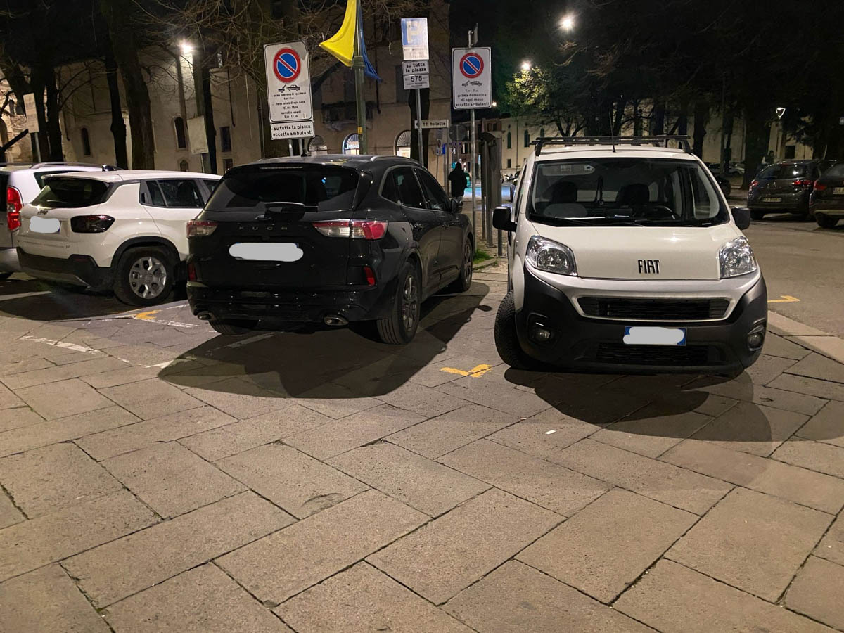 Parcheggio selvaggio a San Zeno (18 marzo 2025)