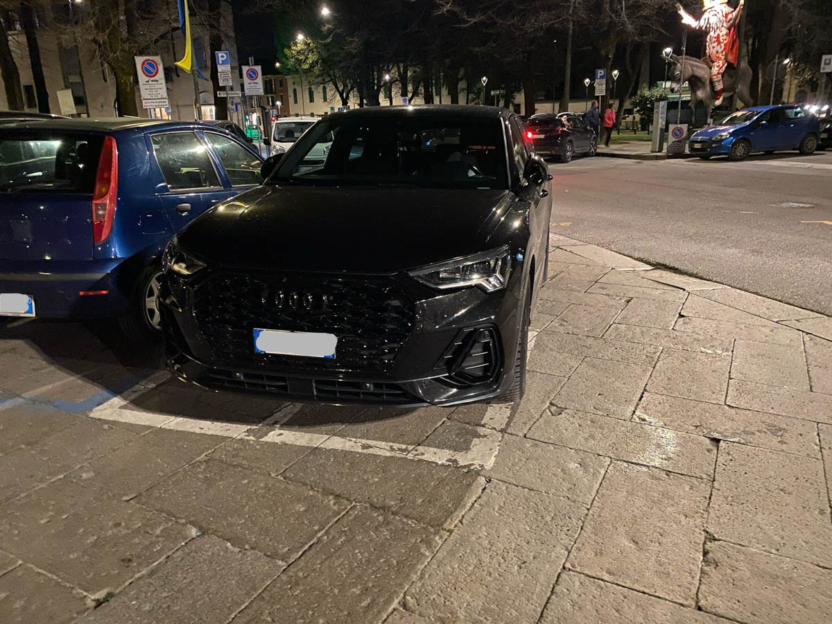 Parcheggio selvaggio a San Zeno (18 marzo 2025)