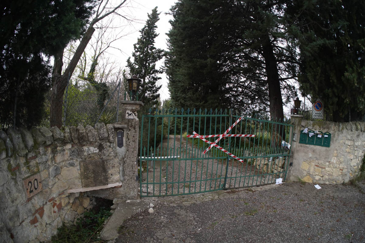 villetta parona monte ricco anziani mummificati