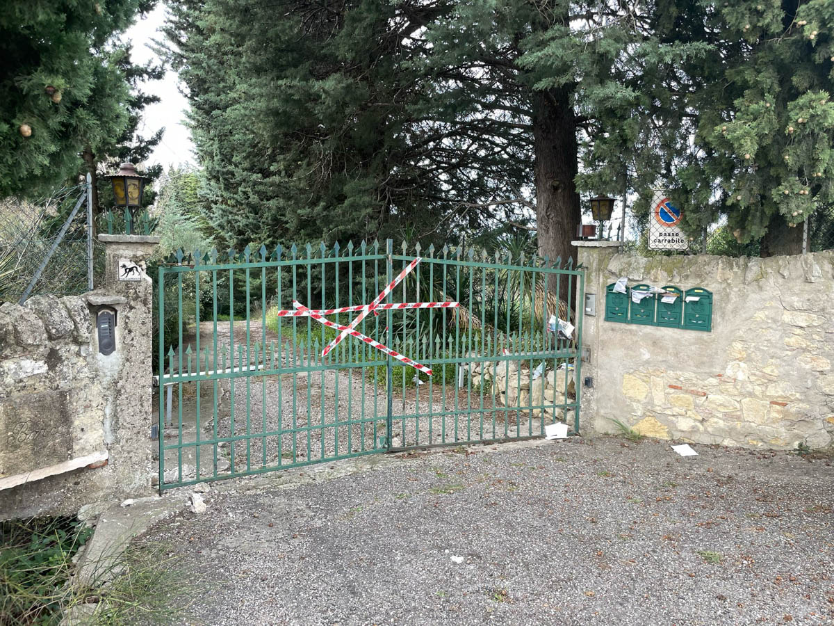 villetta parona monte ricco anziani mummificati