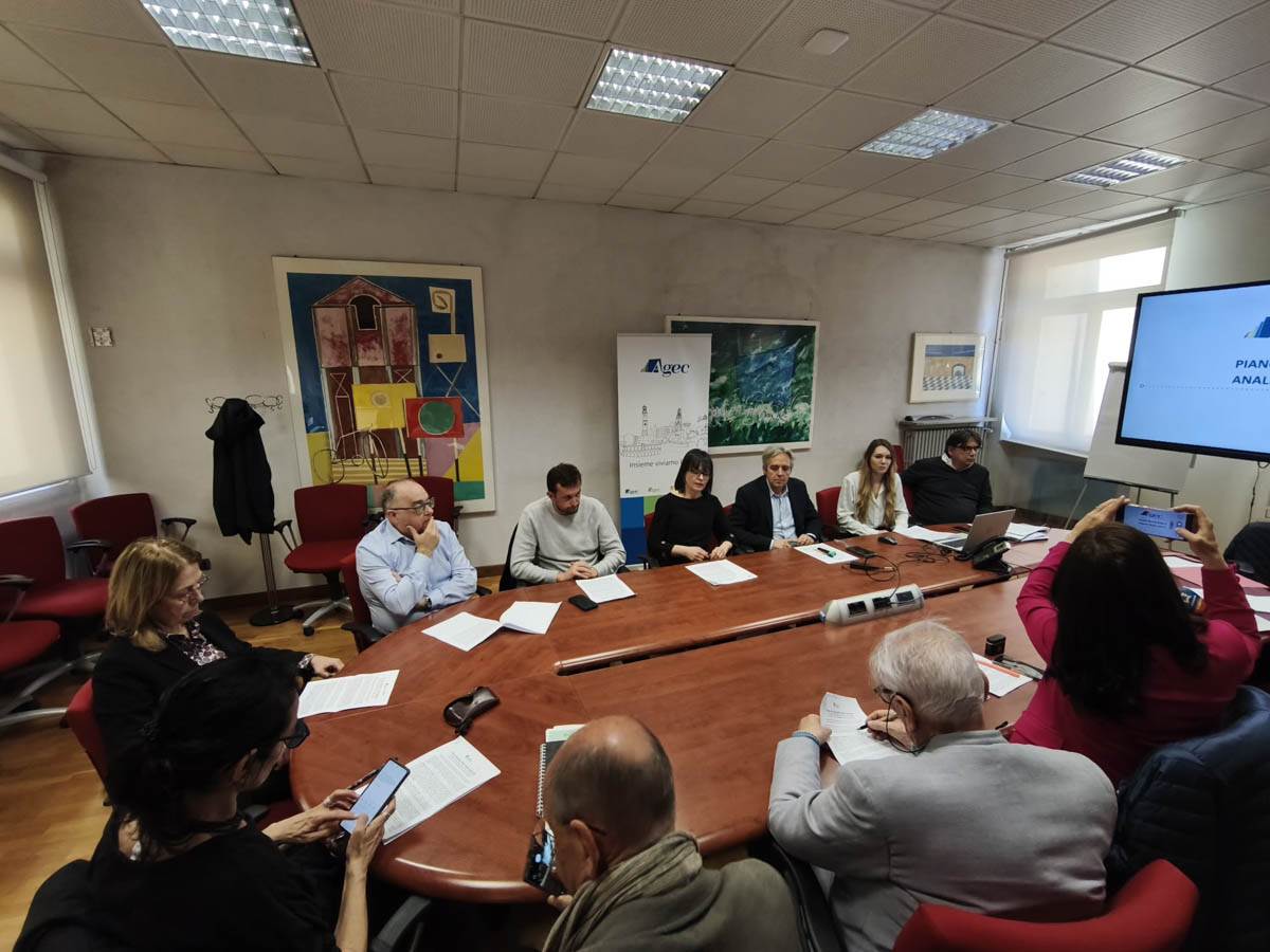 Agec, conferenza stampa riatti