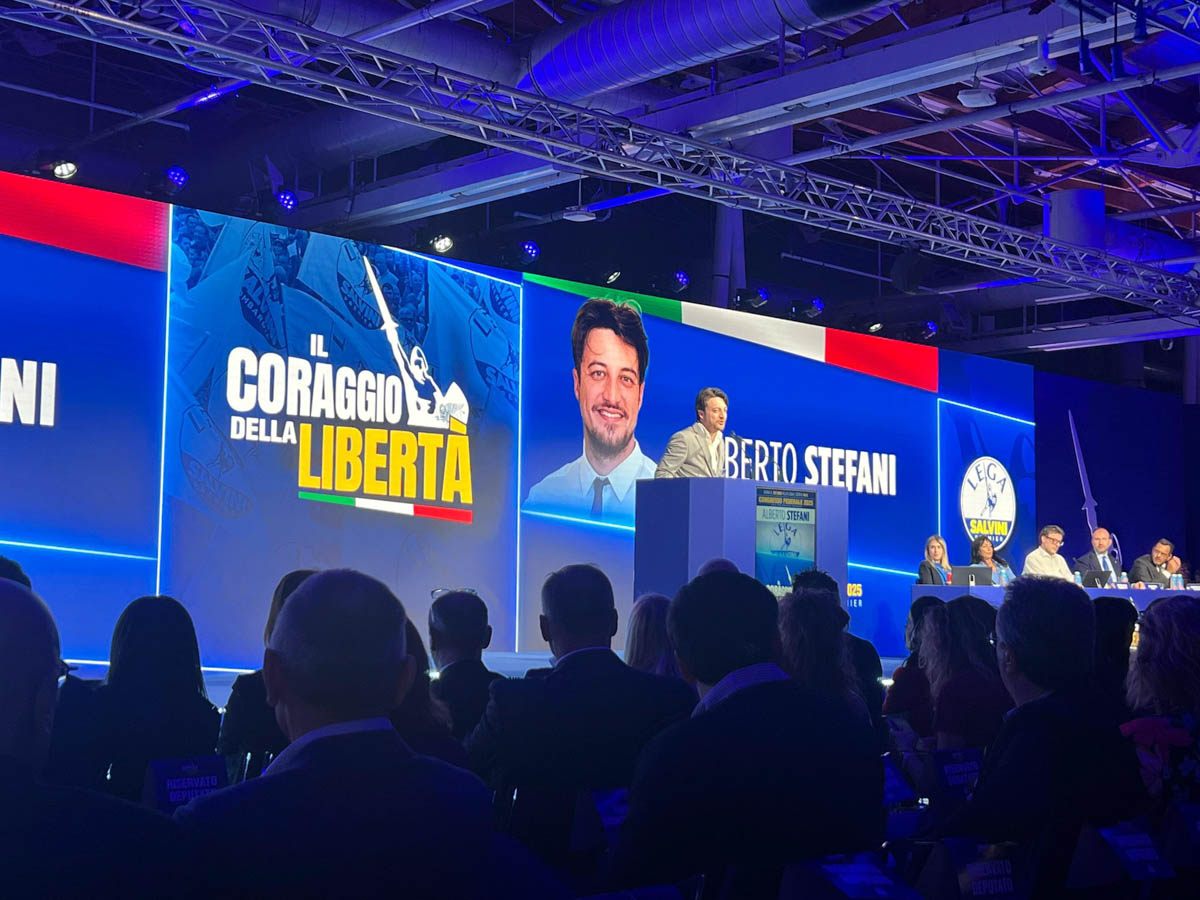 Alberto Stefani al congresso della Lega di Firenze