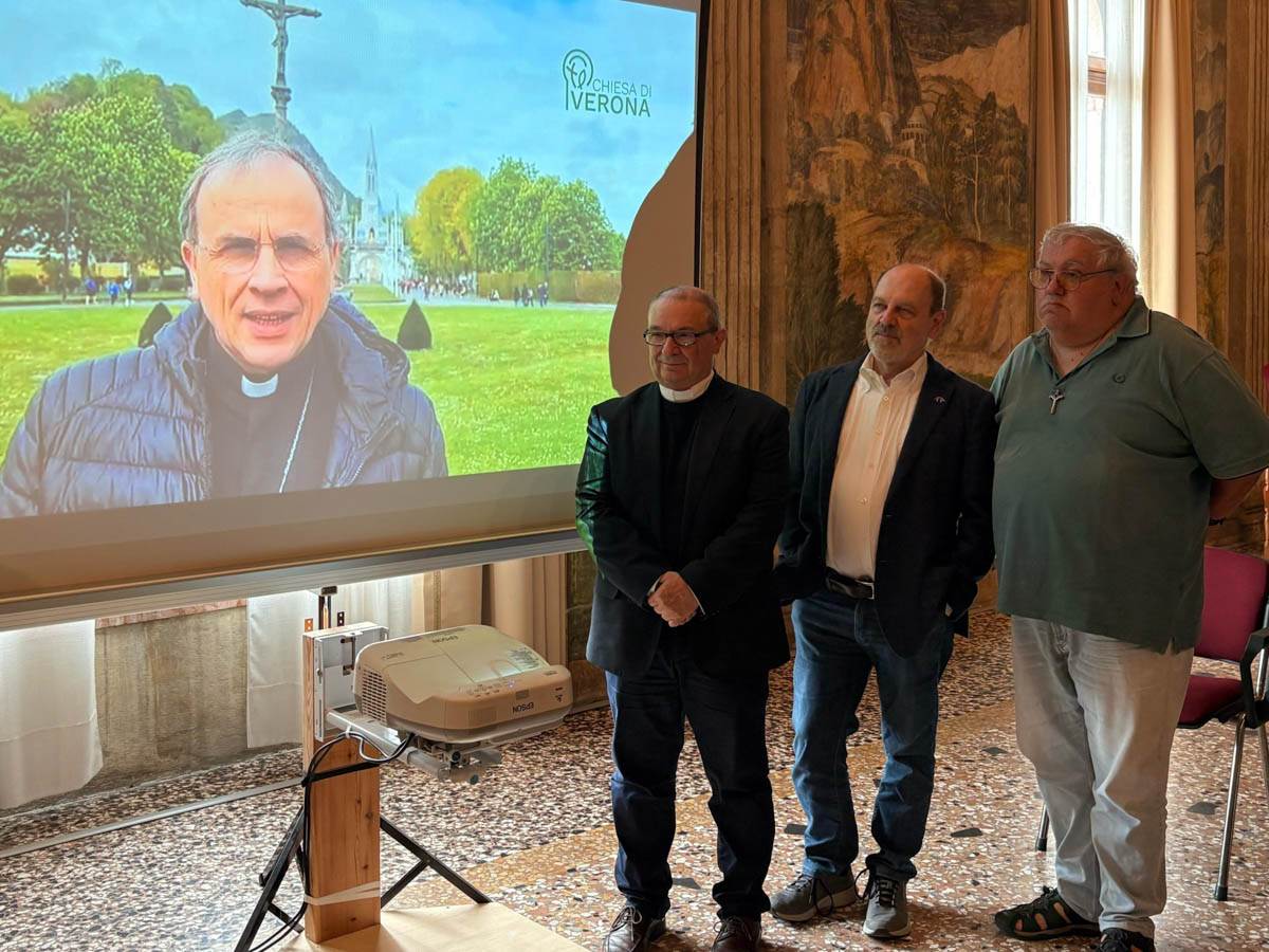 Il vescovo Pompili (nello schermo), Beghini, Valpiana, Soffientini