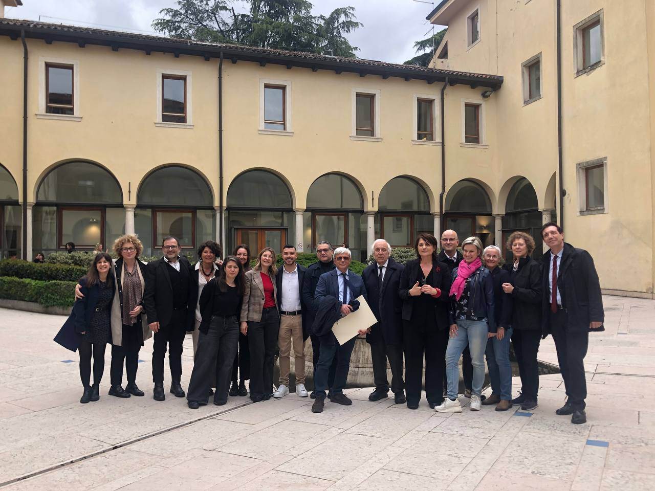 Univr Calafà con gruppo studentesse e studenti