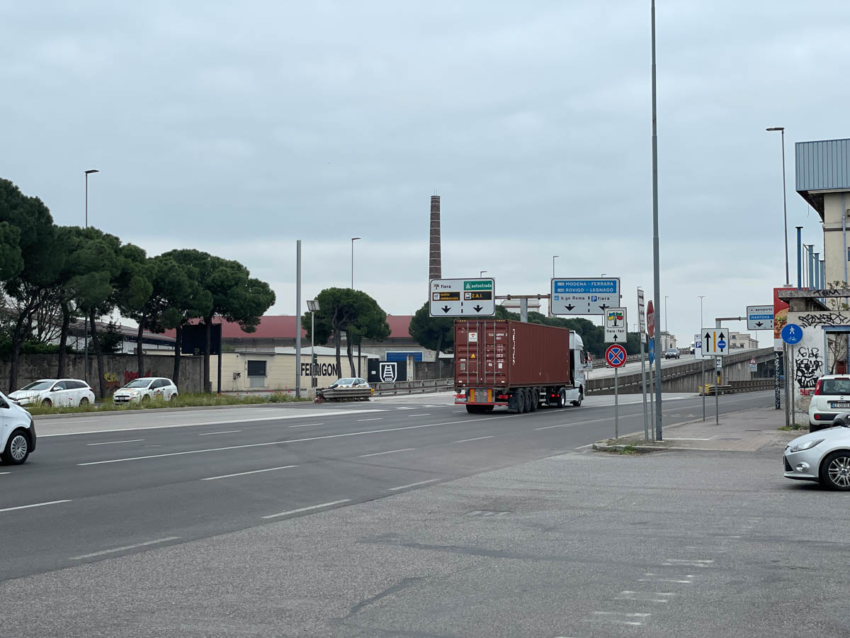 Viale Piave con cavalcavia e sottopasso a Verona