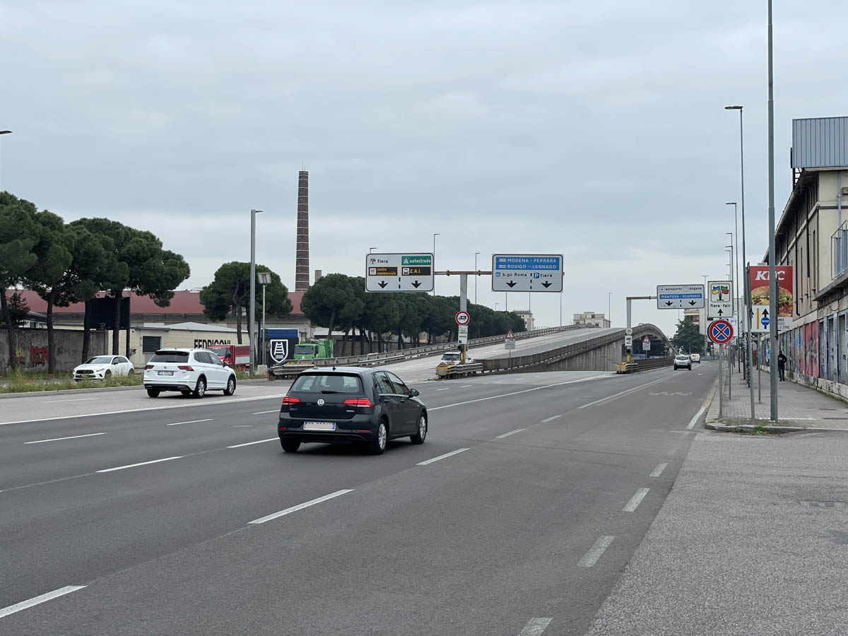 Viale Piave con cavalcavia e sottopasso a Verona