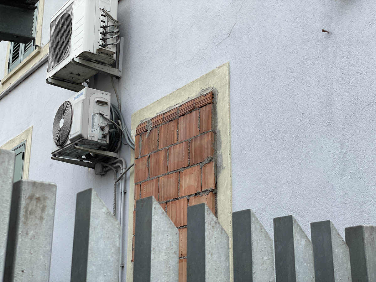 Ingressi murati in un edificio della zona di Basso Acquar a Verona