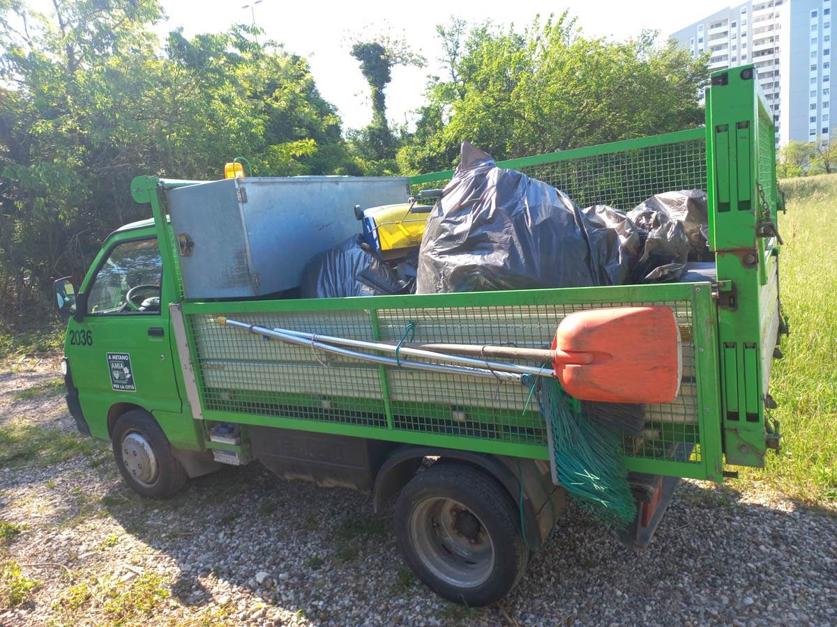 Pulizia ponte Unità d'Italia - Amia